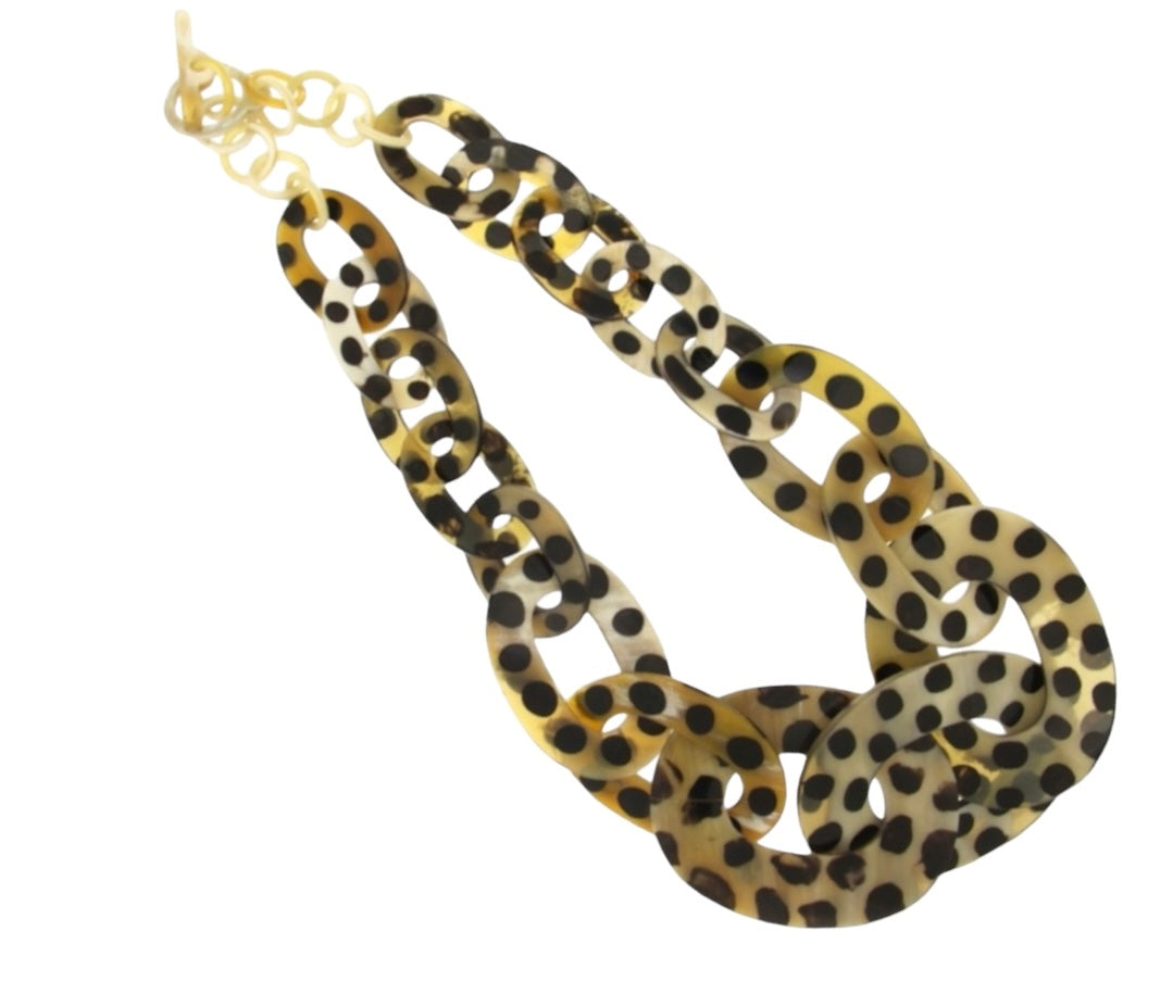 Collana in corno leopardata